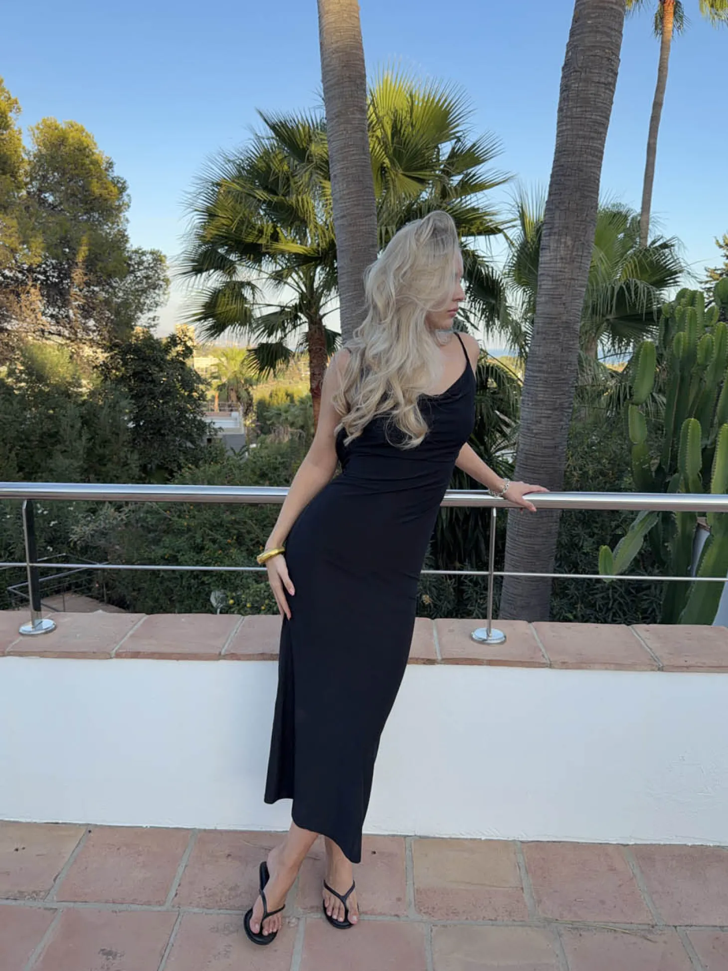 Marajana kjole med dyb blonde ryg - Sort