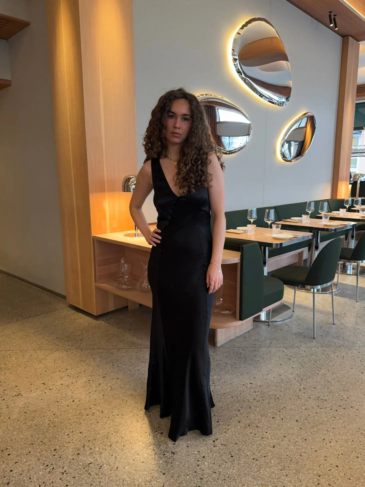 Miana maxi satinkjole - Sort