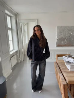 Miki stribet skjorte med åben ryg - Mørk navy