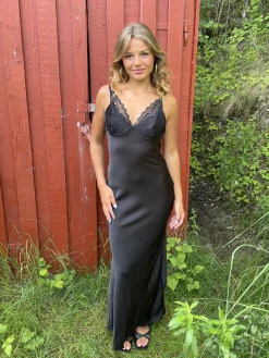 Mirellea kjole med blonder - Sort