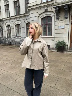 Monica kort trenchcoat - Beige