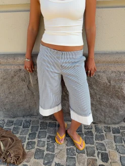 Nanna caprishorts med striber - Hvid/blå