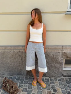 Nanna caprishorts med striber - Hvid/blå