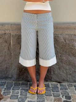 Nanna caprishorts med striber - Hvid/blå