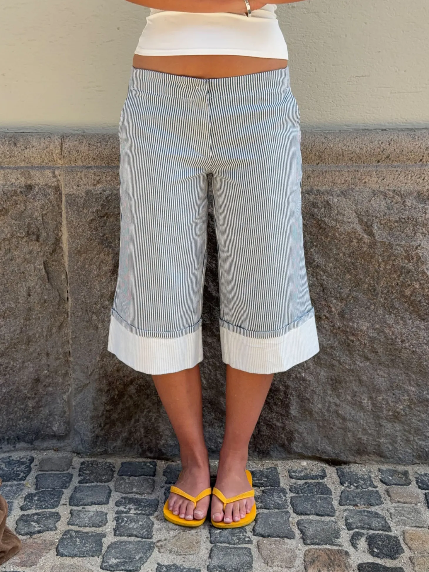 Nanna caprishorts med striber - Hvid/blå