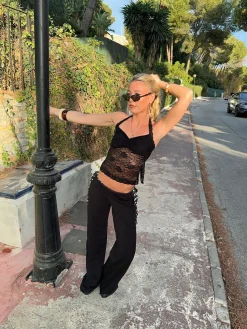 Nicola halternecktop i blonde - Sort