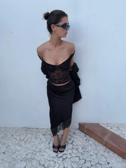 Nicoline off shoulder-top i blonde - Sort