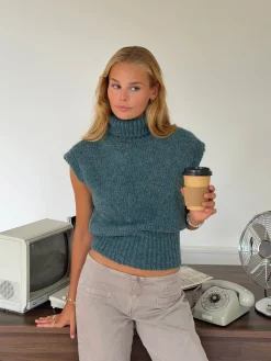Nivena strikvest med turtleneck - Blå