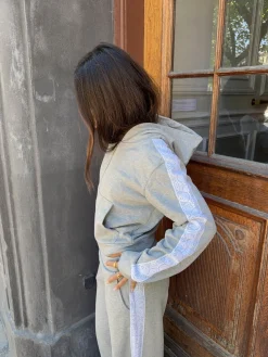 Oba zip hoodie med blonder - Grå/hvid
