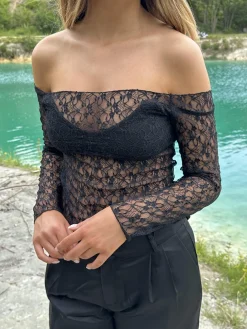 Pixi off shoulder bluse i blonder - Sort