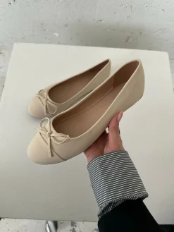 Segovia ballerina sko med sløjfe - Off white