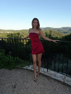 Siena satin bandeaukjole - Rød