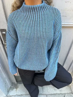 Silkeline striktrøje med høj hals - Blå/navy