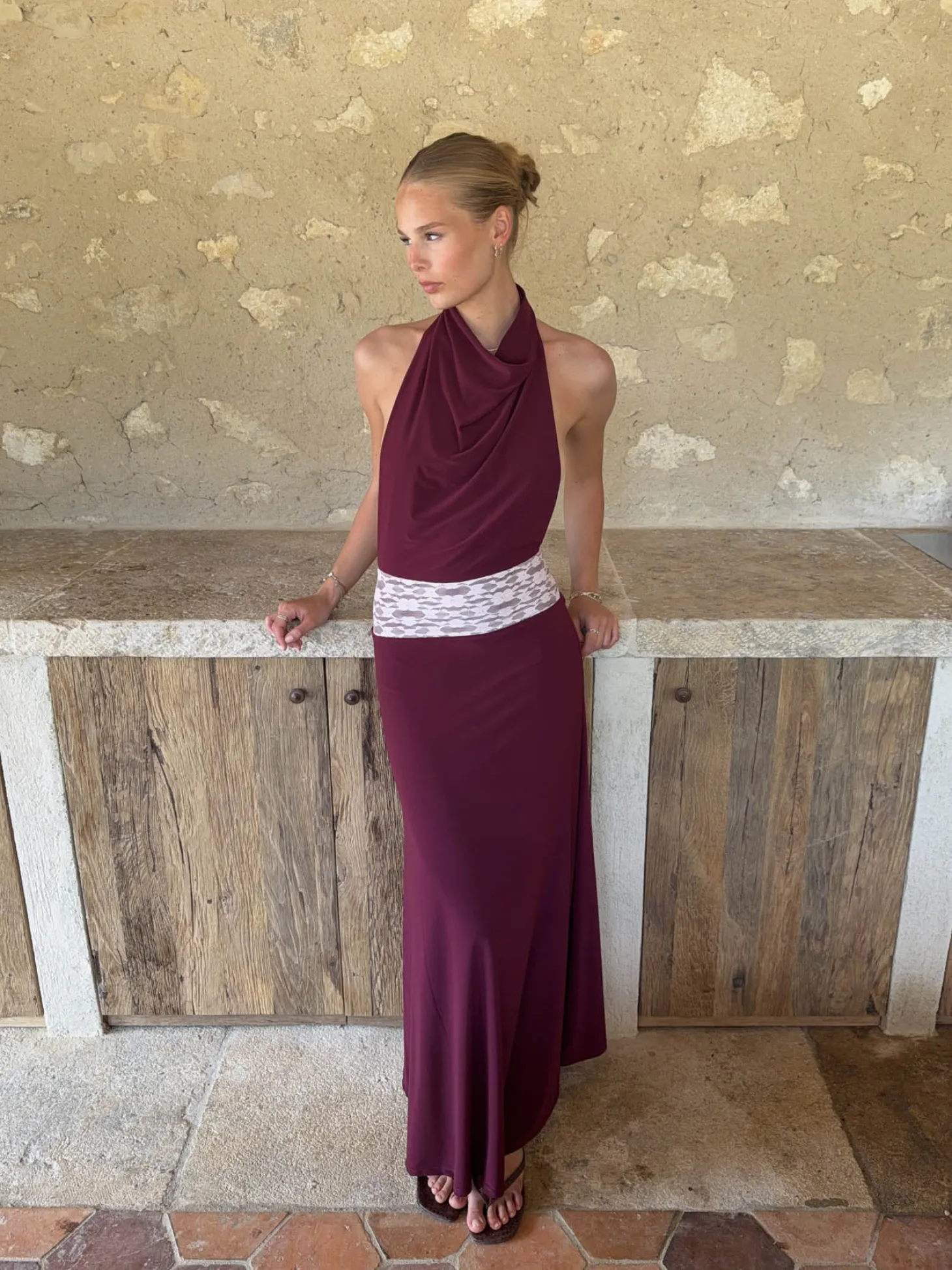 Skyla maxikjole med åben ryg - Bordeaux/pink