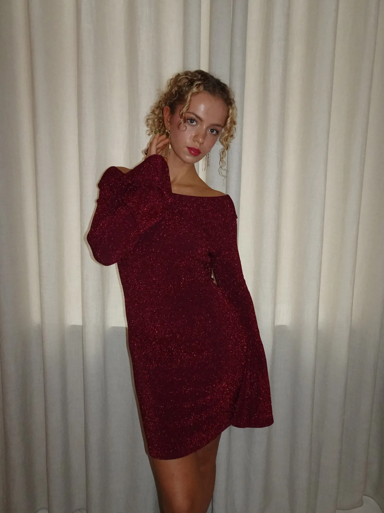 Solange glitterkjole med åben ryg - Rød