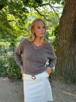 Stina striktrøje med blonder - Brun