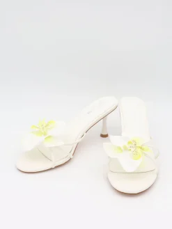 Thaline stiletter med blomsterdetalje - Hvid
