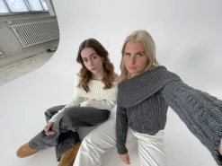 Theresa off-shoulder strik - Grå
