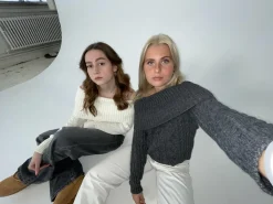 Theresa off-shoulder strik - Grå