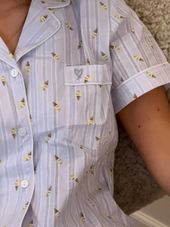 Tinna pyjamassæt med isvafler - Blå/hvid