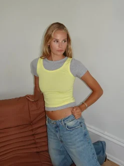 Tove lag-på-lag t-shirt - Grå/gul