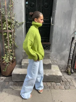 Valdamara oversized striktrøje med turtleneck - Limegrøn