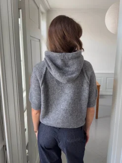 Vanja strikket hoodie - Grå